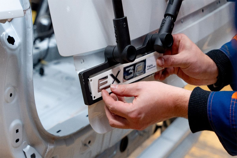 Volvo Tarik Puluhan Ribu SUV Listrik Global Akibat Risiko Baterai Meledak