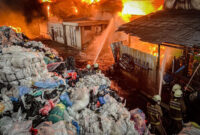 Kebakaran Pabrik Plastik Cibolerang dan Longsor Kuningan Guncang Jawa Barat