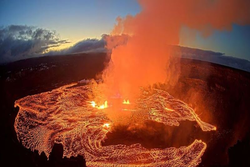 Gunung Kilauea Hawaii Meletus Semburkan Lava Ratusan Meter dan Ganggu Transportasi