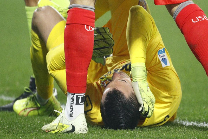 Pelaku Pelemparan Flare ke Emil Audero Ditangkap dan Terancam Hukuman Berat