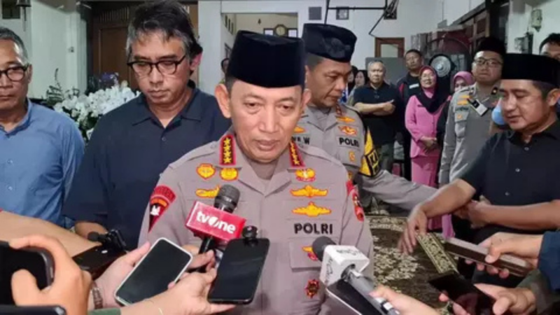 Kapolri Melayat ke Rumah Duka Meriyati Hoegeng
