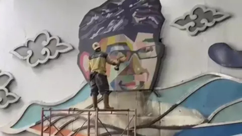 Wajah Ridwan Kamil di Underpass Dewi Sartika Dicopot