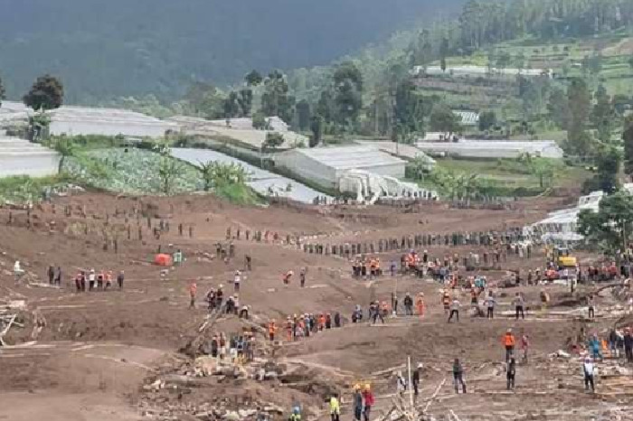 Pencarian Korban Longsor di Pasirlangu KBB Dilanjutkan, Tim SAR Masih Buru 20 Orang Hilang