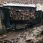 Rumah warga ambruk dan porak poranda diterjang banjir dan longsor