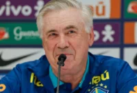 

Pelatih Ancelotti membentuk bingkai untuk Brasil. 