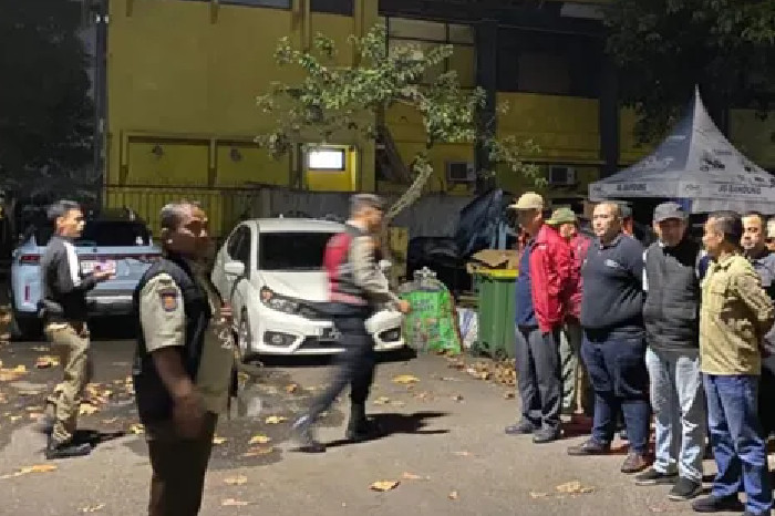 Satpol PP Bandung Sita Miras Ilegal Saat Razia Tempat Hiburan Selama Ramadan